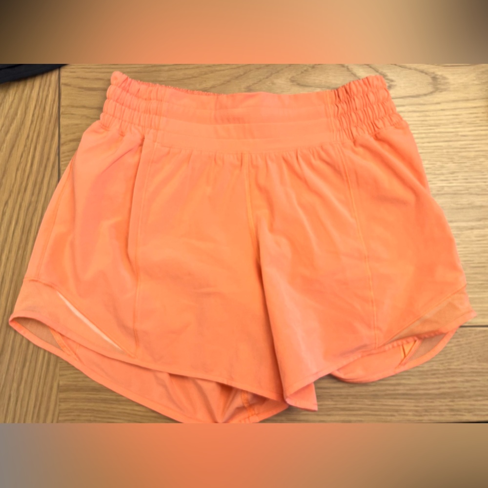 Women’s Lululemon hotty hot high rise 4” shorts, size 4